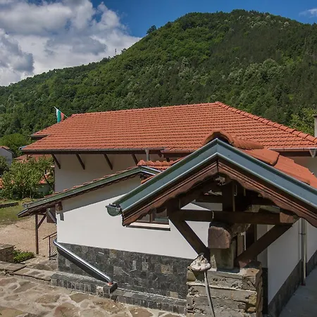 Sveti Dimitar * Cserni Oszam